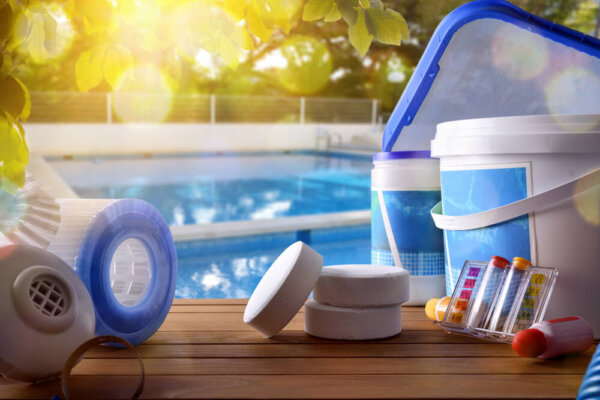 Produtos para limpar piscina: o GUIA com as melhores dicas!