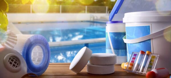 Quais são os melhores produtos para limpar piscina? Confira a lista!