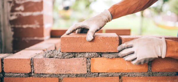 Quais são os tipos de tijolos mais utilizados na construção civil?