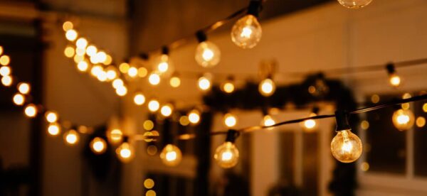 Como fazer iluminação externa no seu jardim ou área gourmet