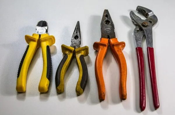 22 tipos de alicate, principais aplicações e como escolher