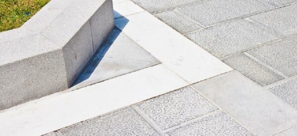 5 passos para construir uma calçada de concreto + Dicas