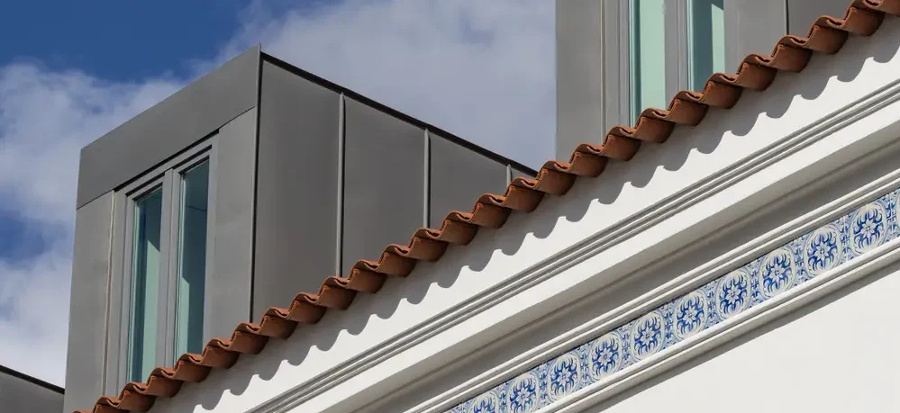 imagem de uma casa com platibanda
