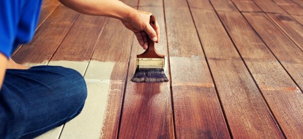 Como pintar piso: quais tipos de tintas usar e passo a passo