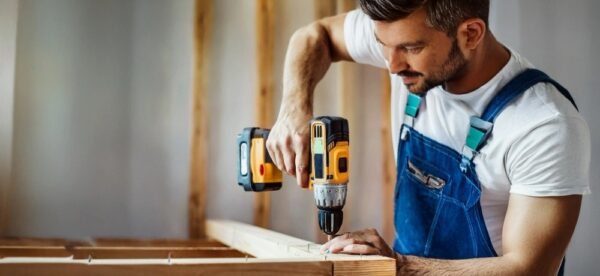 Como usar parafusadeira corretamente: 7 dicas para iniciantes