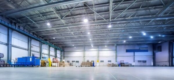 Iluminação industrial: o que é, como fazer e quais luminárias usar