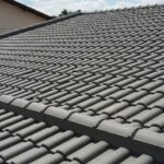 Telhado residencial com telha de concreto