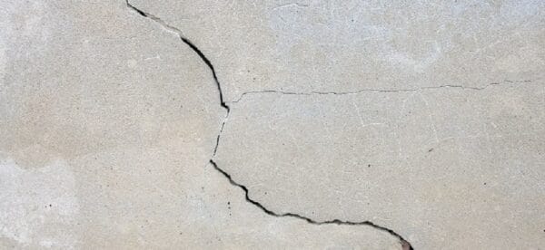 Rachadura na parede: o que é, causas, seus riscos e como resolver