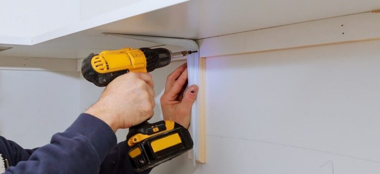 Aprenda como colocar prateleira na parede de forma simples e fácil