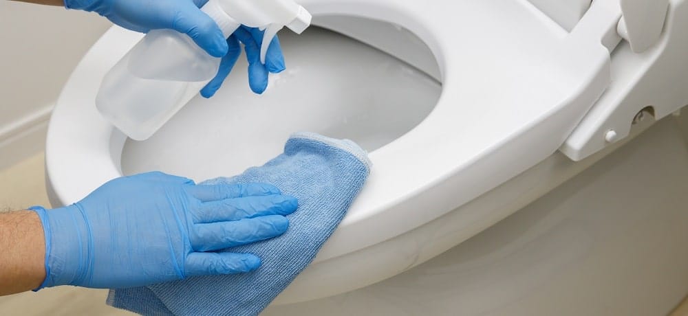 Como tirar mancha de vaso sanitário? 4 soluções simples e eficazes
