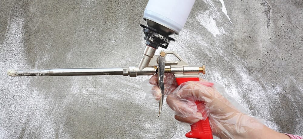 Como usar espuma expansiva de maneira simples e prática