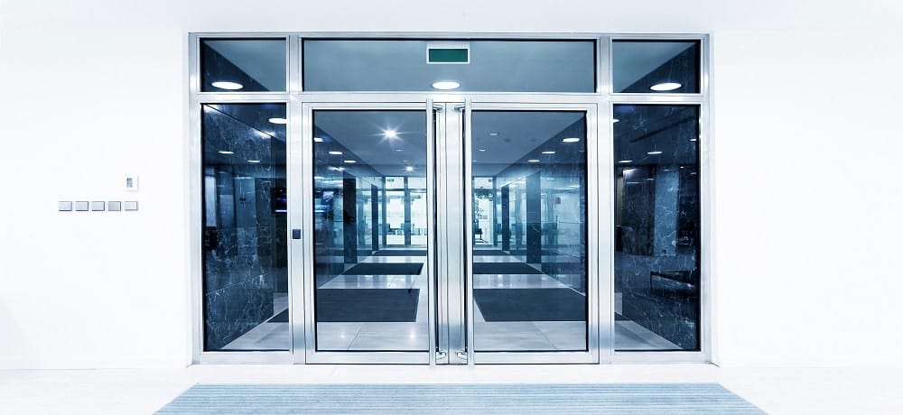 Tipos de portas de alumínio e como escolher o modelo ideal