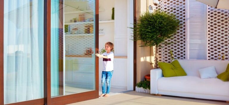 Porta de correr: principais tipos e como escolher